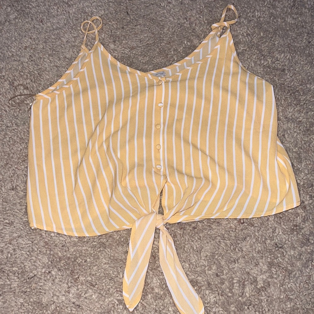 ACTIVEUSA striped top. Color:white and yellow. Condition:lightly worn.